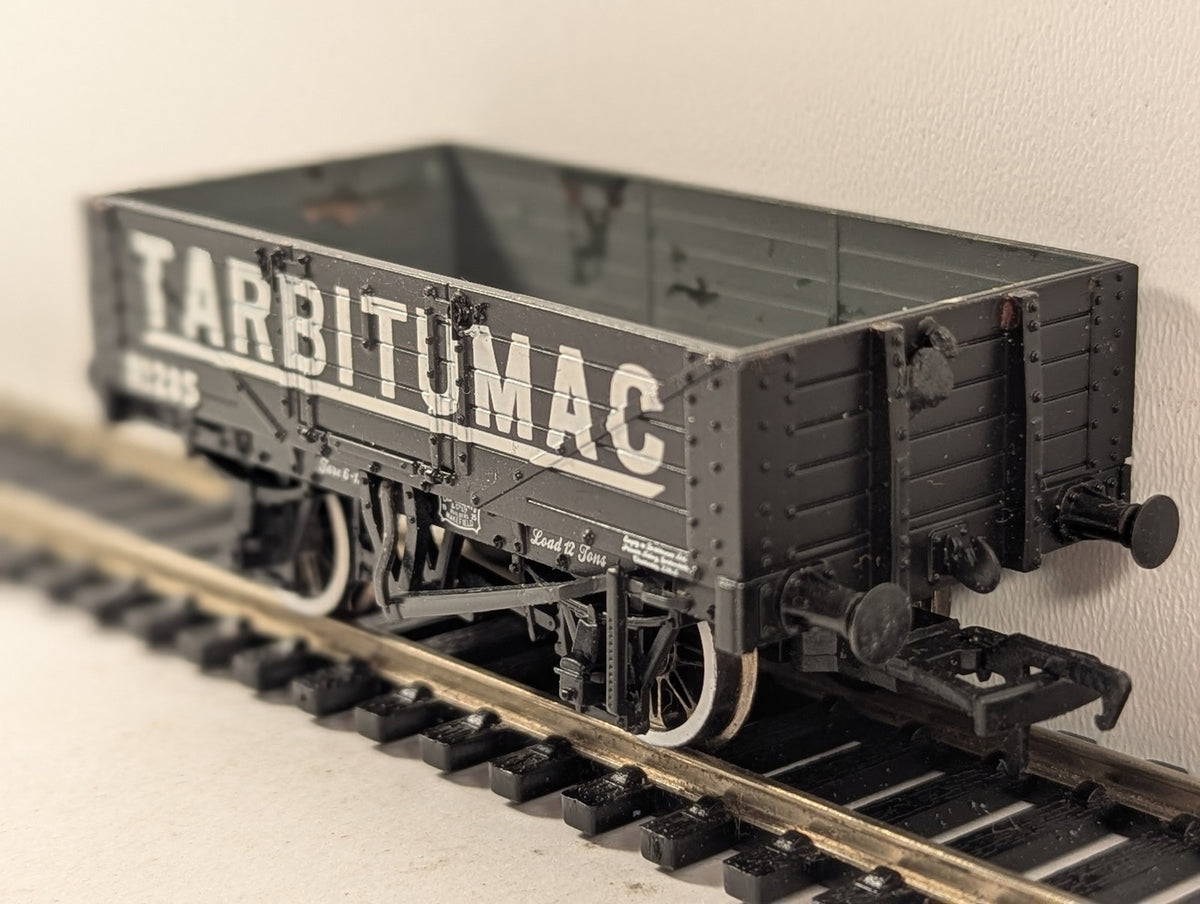 Bachmann OO Gauge 7 Plank Wagon Goods Wagon 285 Tarbitumac Black 37-061