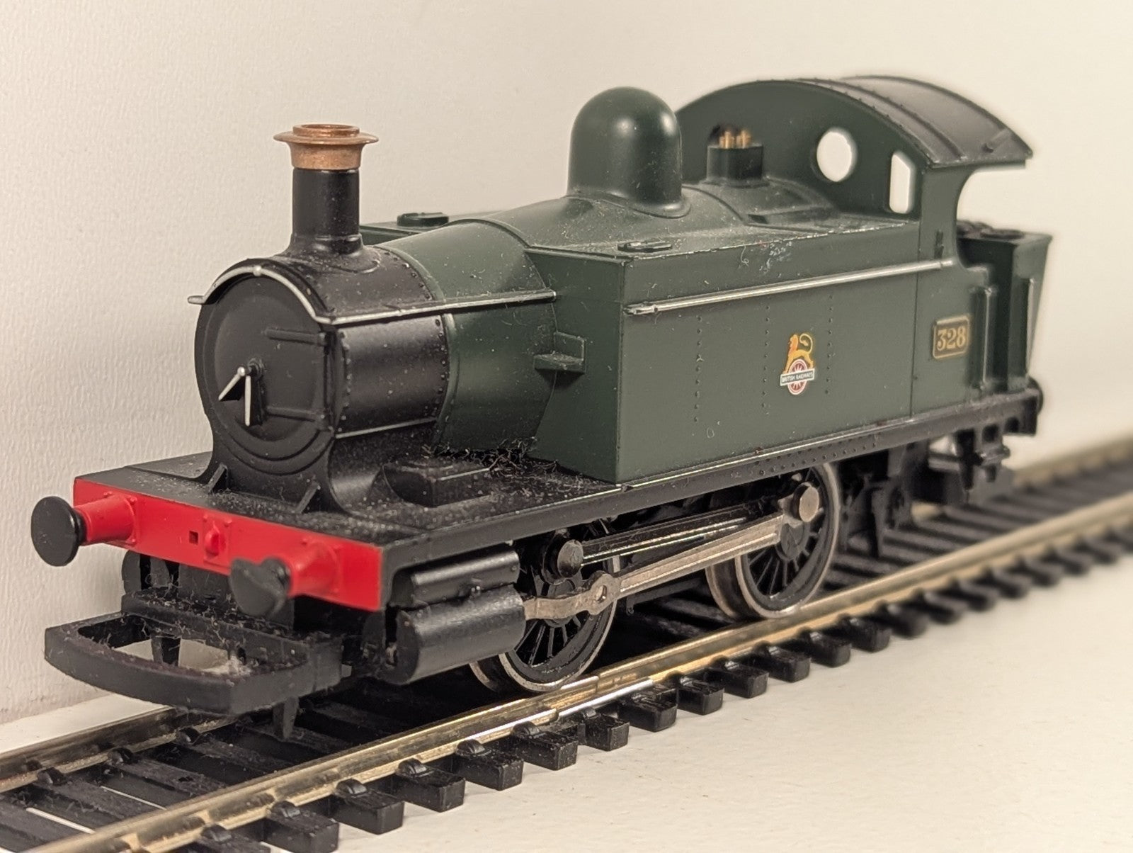 Hornby R2665 OO Gauge Holden Class 101 Tank BR Green Early Crest