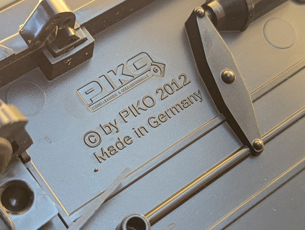 PIKO 37926 G Scale DR II Passenger Coach