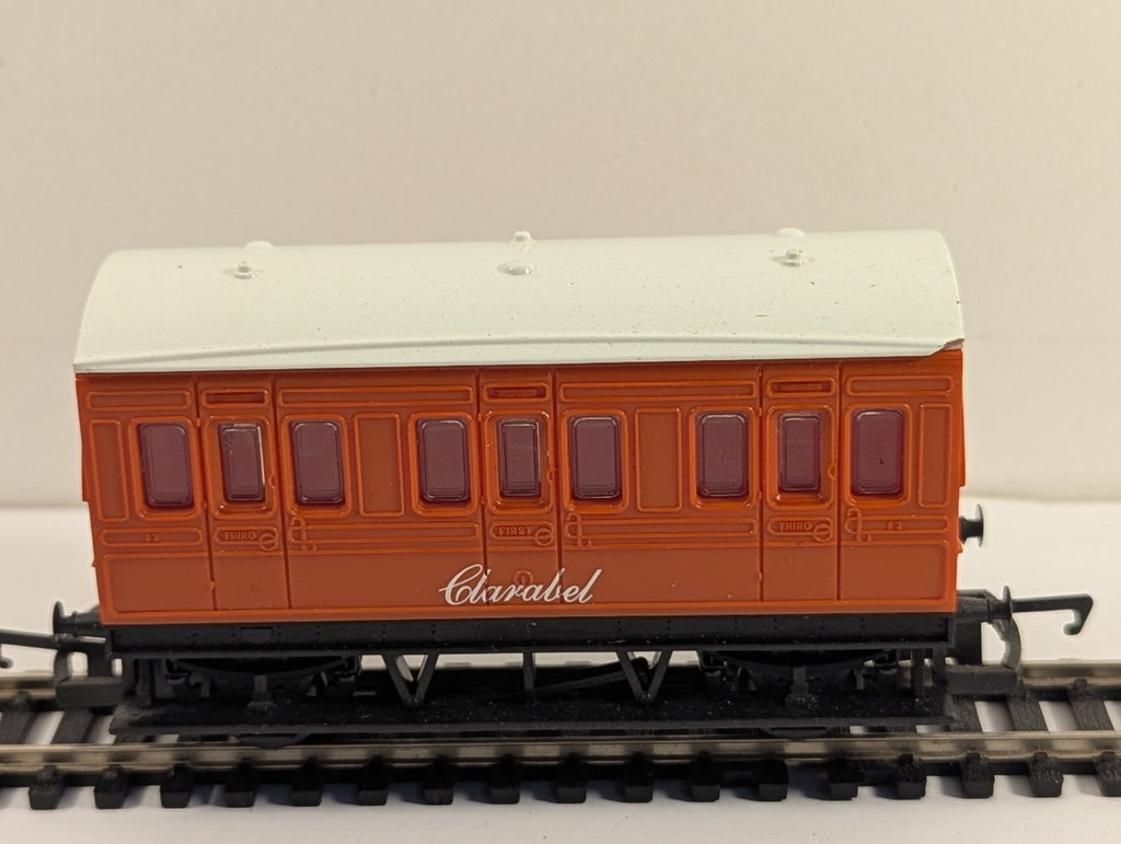Hornby OO Gauge Thomas & Friends Clarabel Coach
