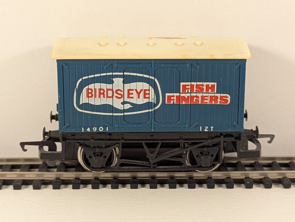 Hornby R105 Birds Eye Fish Fingers Van – OO Gauge
