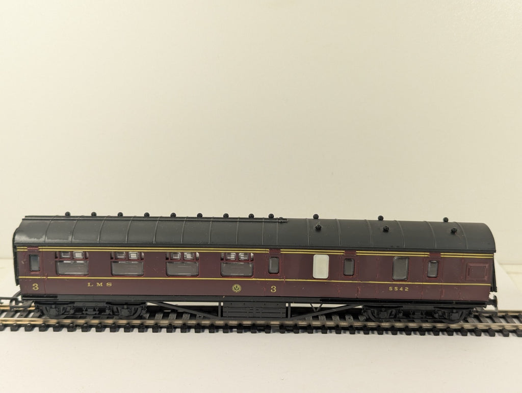 Airfix 54204-7 OO Gauge LMS 57ft Brake 3rd Corridor Coach Boxed