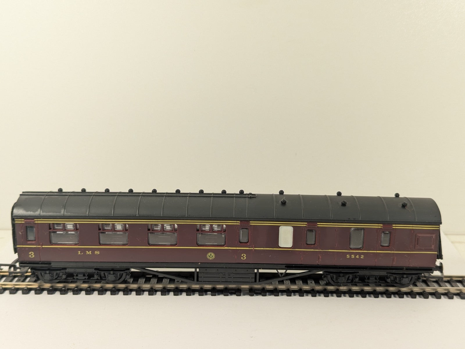Airfix 54204-7 OO Gauge LMS 57ft Brake 3rd Corridor Coach Boxed