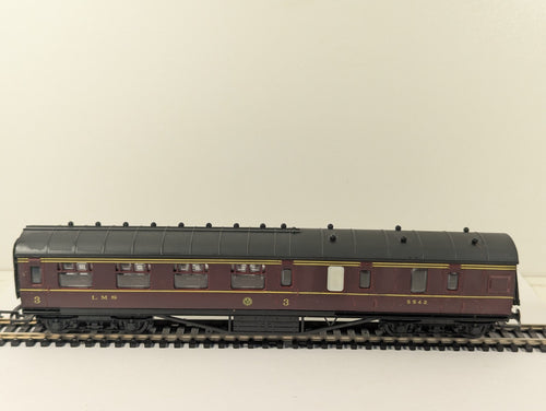 Airfix 54204-7 OO Gauge LMS 57ft Brake 3rd Corridor Coach Boxed