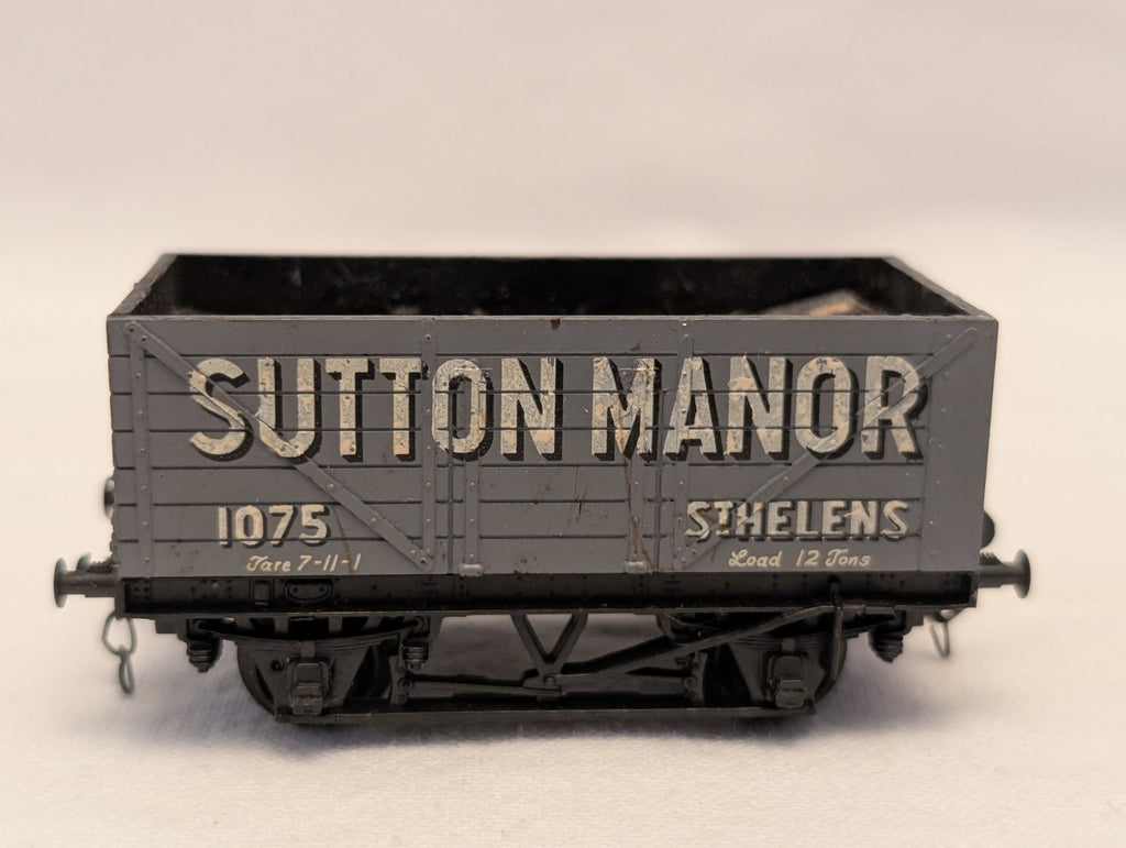Trix OO Gauge 7-Plank Open Wagon Goods Wagon 1075 Sutton Manor