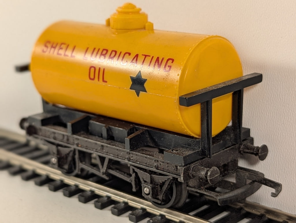 Tri-ang R211 Shell Lubricating Oil Tank – OO Gauge
