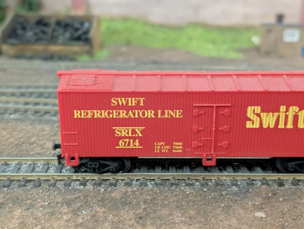 Life-Like 40' Double Sheathed Reefer Swift Billboard SRLX 6714 HO