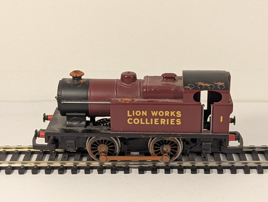 Hornby R2452 OO Gauge Class D 0-4-0T No. 1 Lion Works Collierie – Repainted part