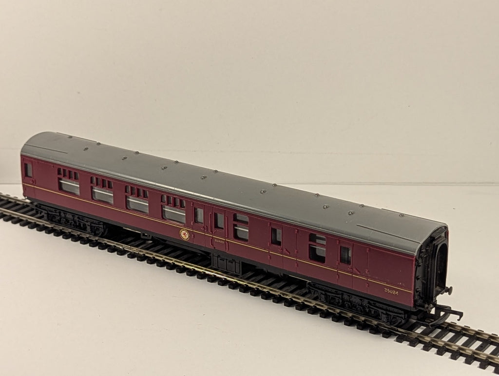 Tri-ang OO Gauge BR Mk1 Brake Second Corridor (BSK) Passenger Coach 35024