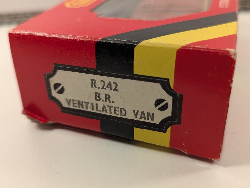 Hornby R.242 BR Ventilated Van OO Gauge
