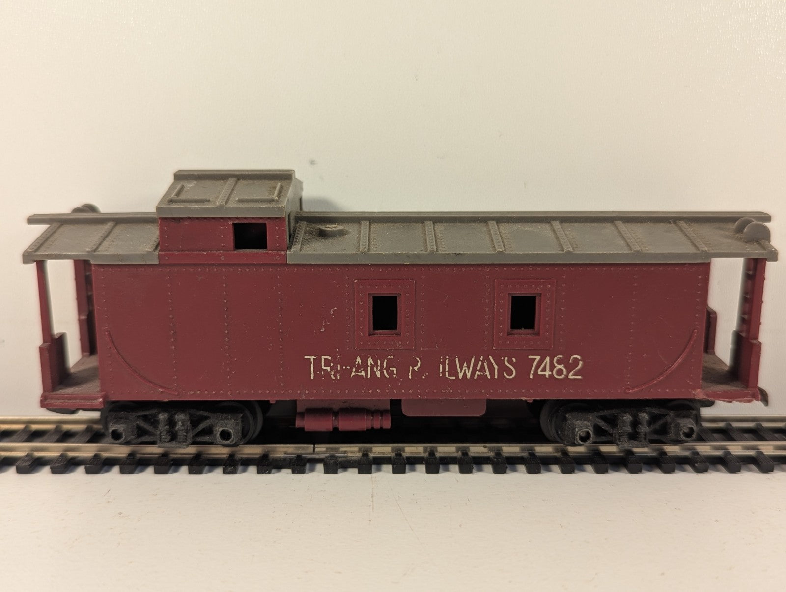 Tri-ang Railways R115 Maroon Caboose OO Gauge