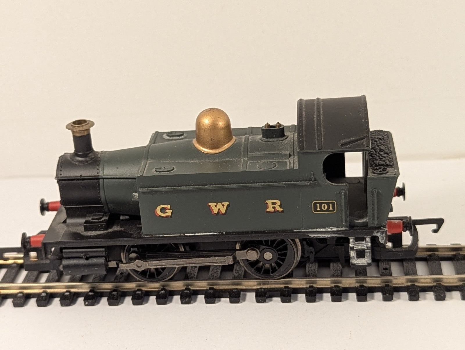 Hornby OO Gauge GWR 0-4-0T Industrial Locomotive 101 Holden Class