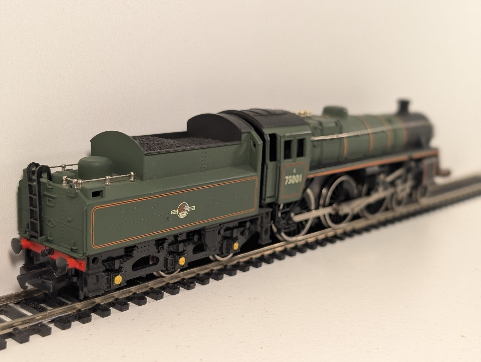 Mainline OO Gauge Standard Class 4 75001 BR Lined Green