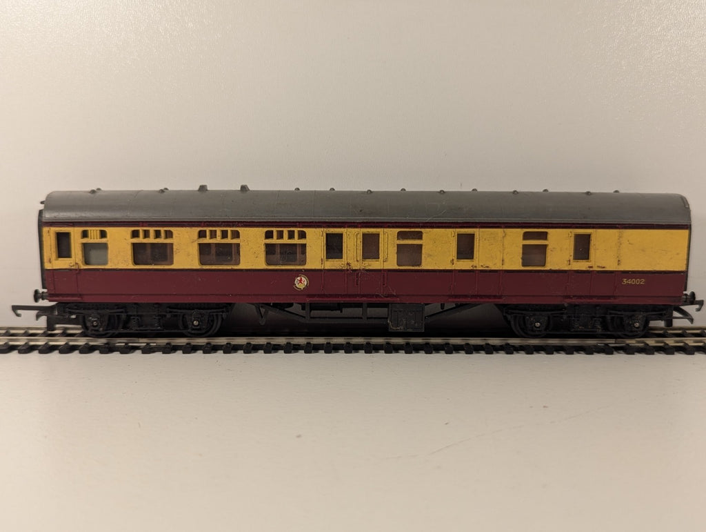 Tri-ang R28 OO Gauge BR Mk1 Brake 2nd Coach Crimson & Cream
