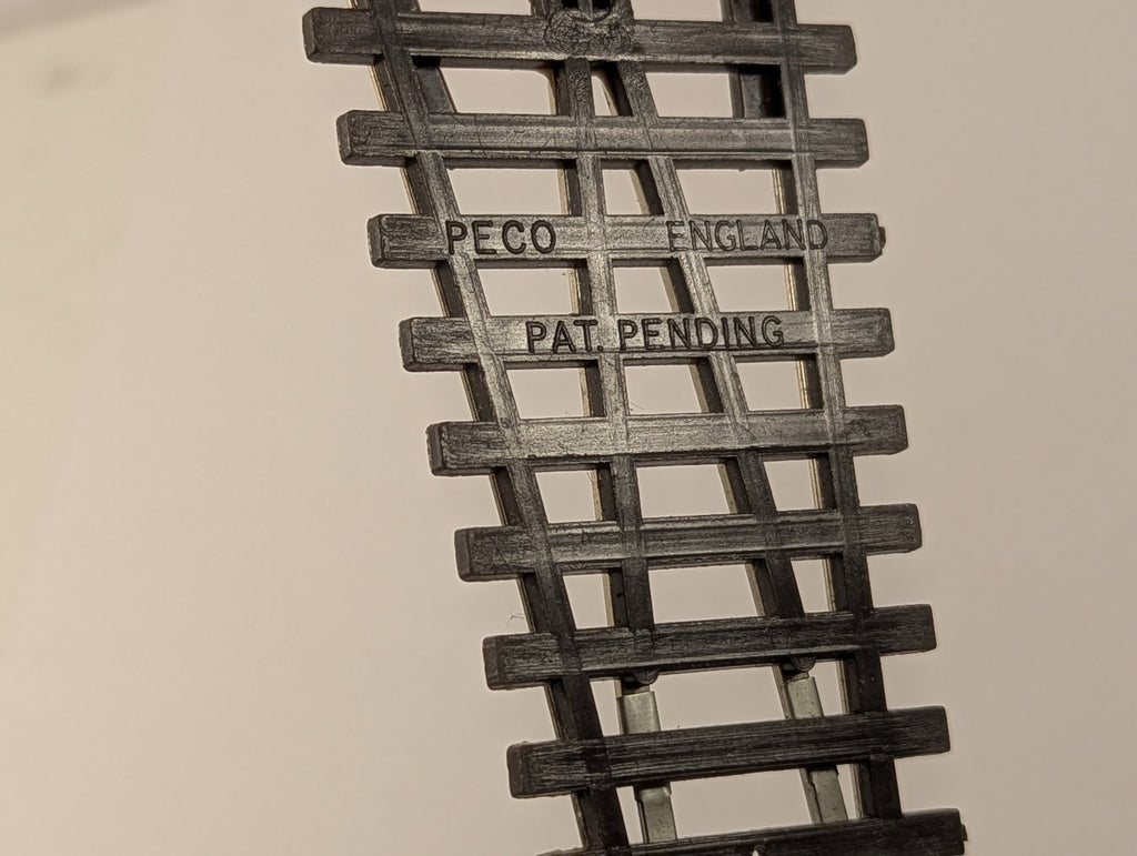 Peco OO Gauge Streamline Small Radius Right Hand Turnout