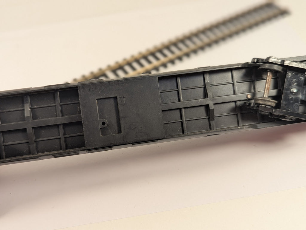 Con-Cor HO Gauge Streamlined Coach Southern Pacific Daylight