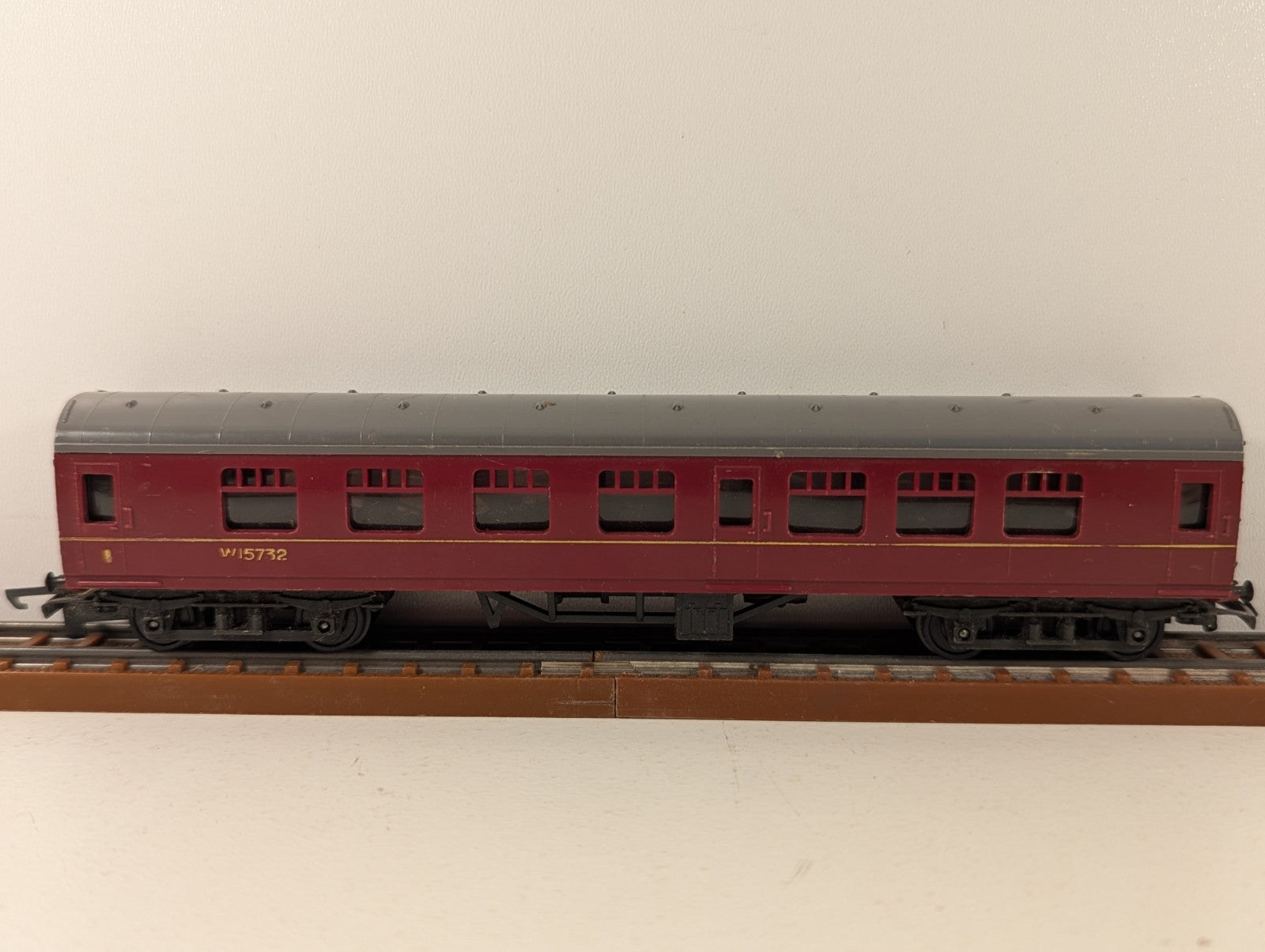 Tri-ang T82 TT Gauge BR Mk1 Composite Coach