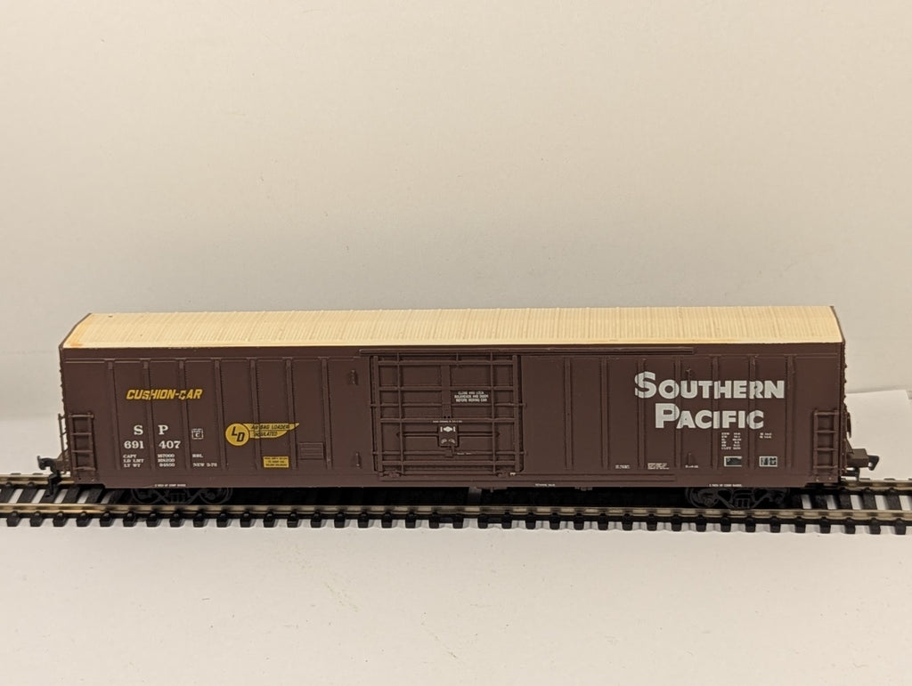 Walthers HO Gauge 50ft Smooth-Side Boxcar