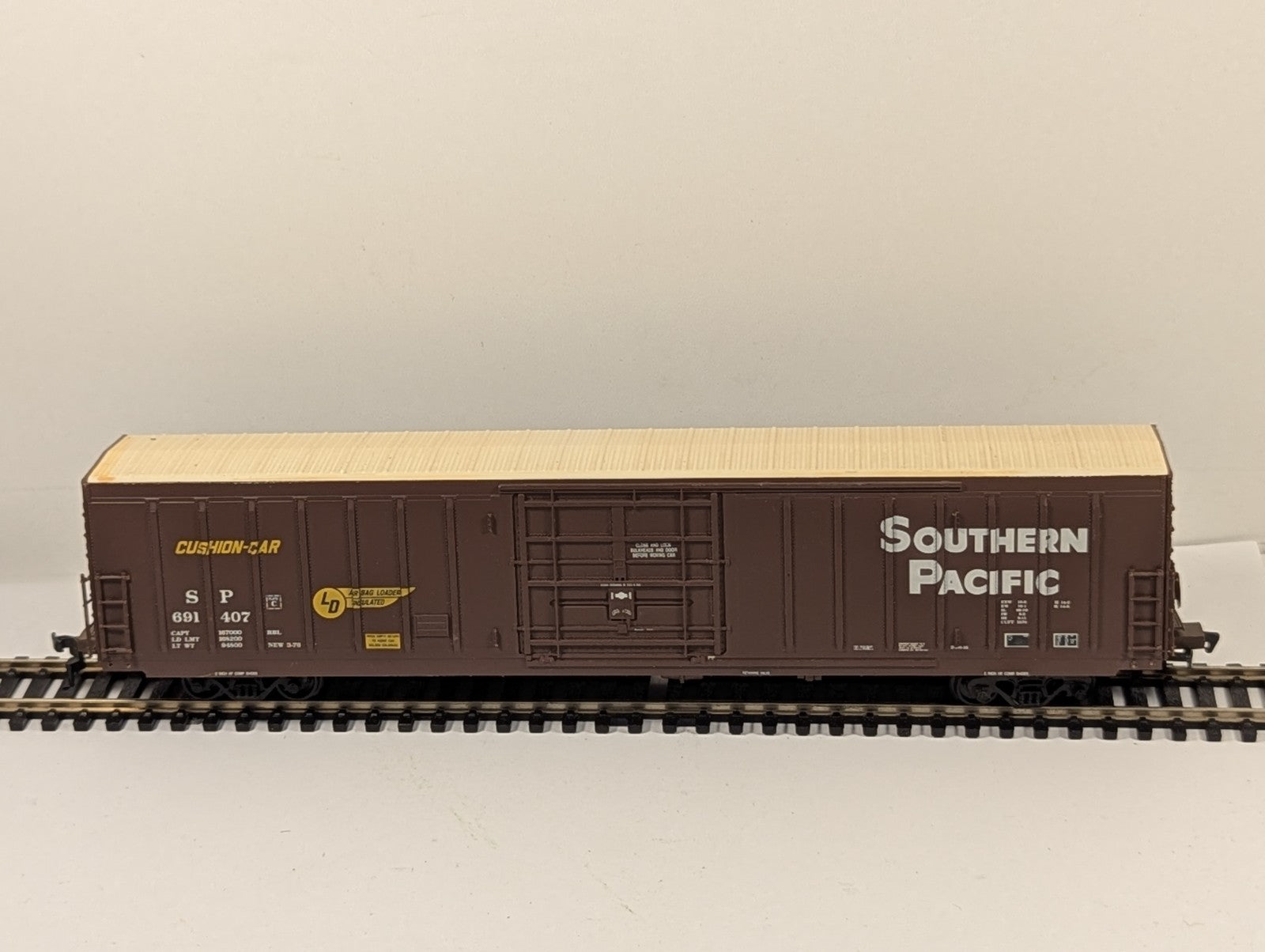 Walthers HO Gauge 50ft Smooth-Side Boxcar