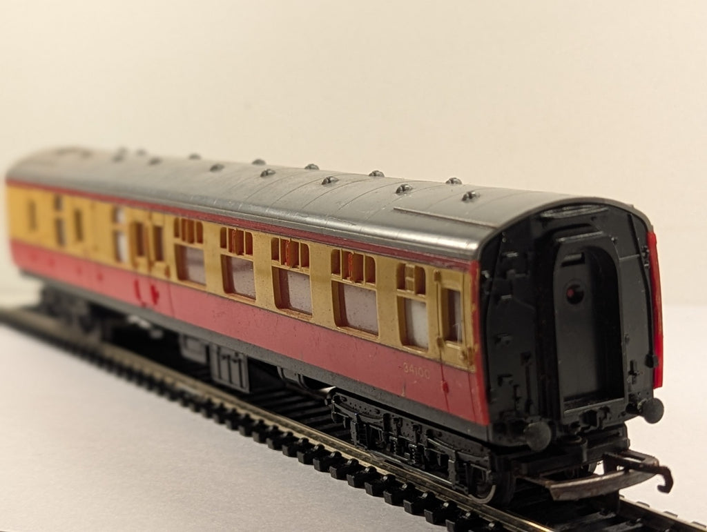 Hornby BR Mk1 BSK Brake Second Corridor Passenger Coach Crimson/ Cream