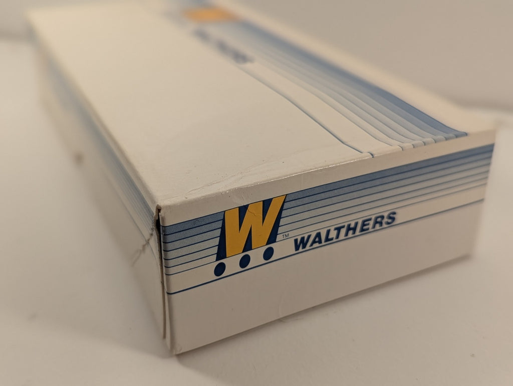 Walthers HO 42ft Flat Car With Stakes Kit