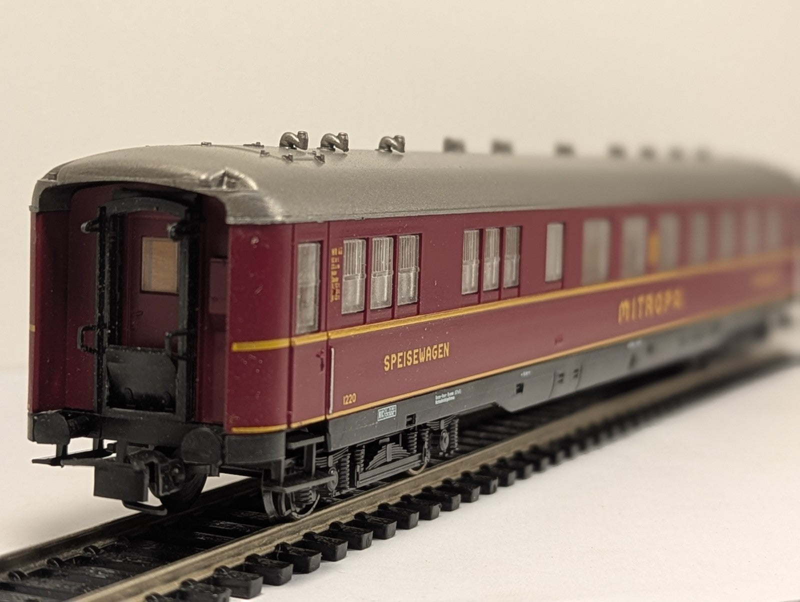 Liliput L382702 HO Gauge MITROPA Dining Coach 1220
