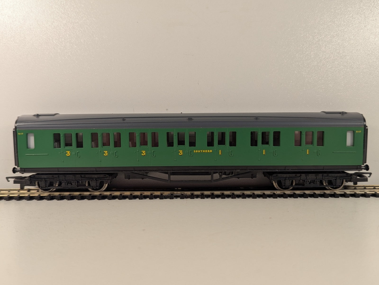 Hornby OO Gauge SR Composite Coach Passenger Coach 5117
