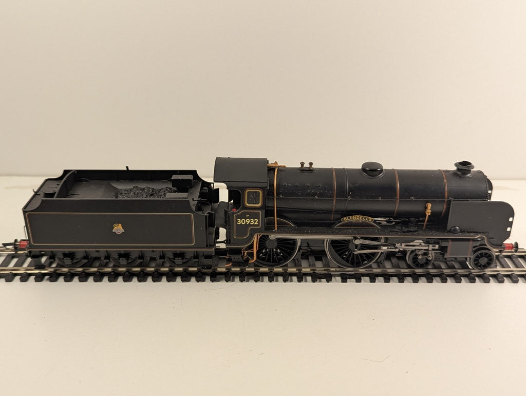 Hornby R2744 BR Schools Class 4-4-0 “Blundell’s” – DCC Ready
