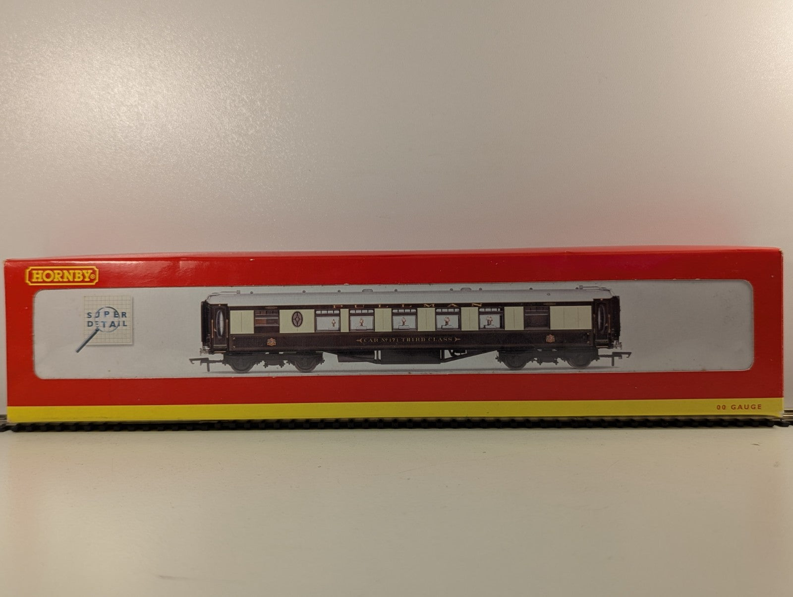 Hornby R4143 Pullman 1st Class Parlour Car 'Leona'