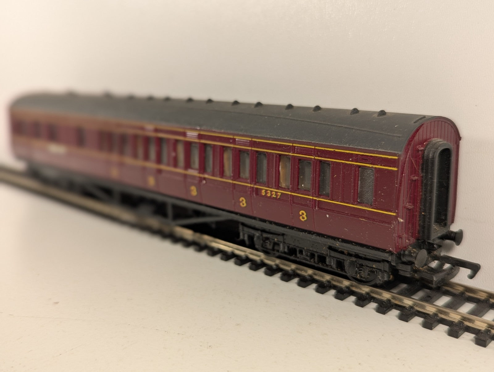 Mainline OO Gauge LMS 57ft Corridor Brake Third Passenger Coach 532