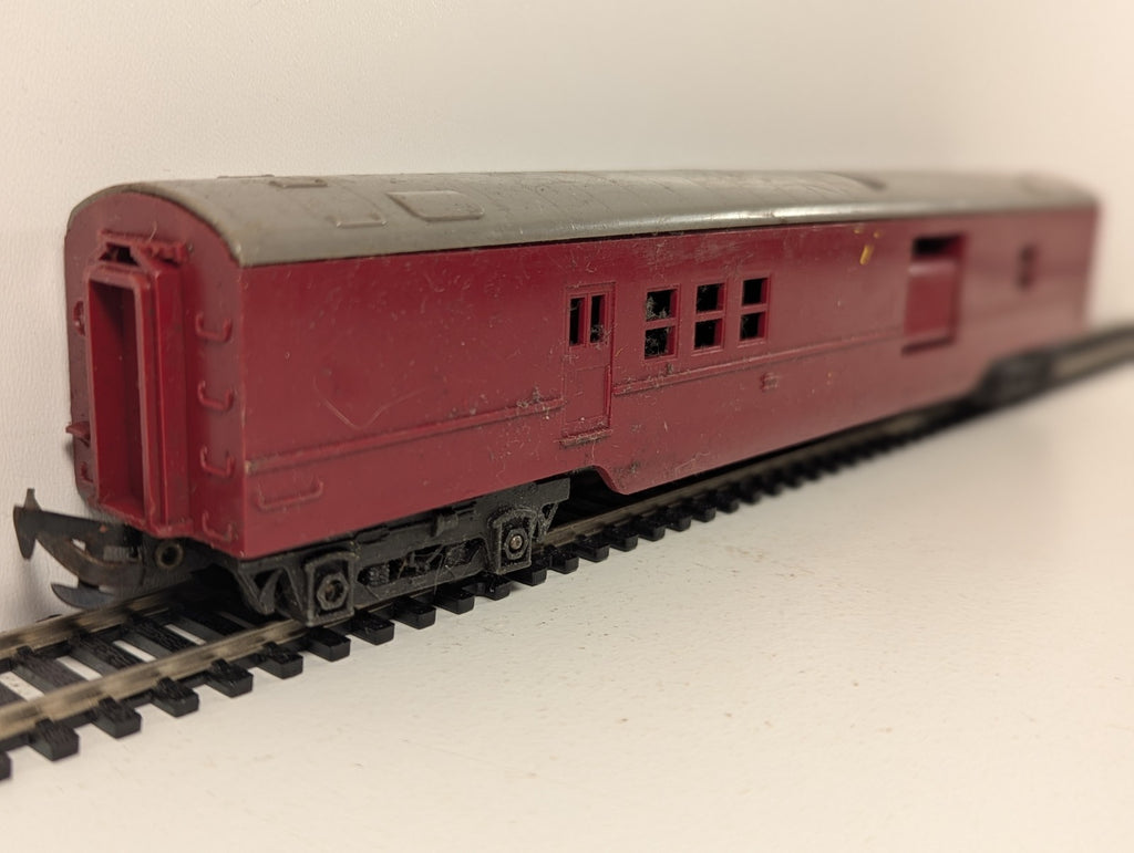 Tri-ang OO Gauge Transcontinental Operating Mail Express Coach (Coupling Bent)