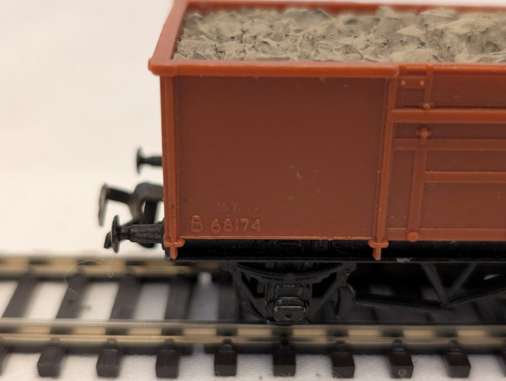 Trix OO Gauge 16-Ton Mineral Wagon Goods Wagon B68174 BR Bauxite