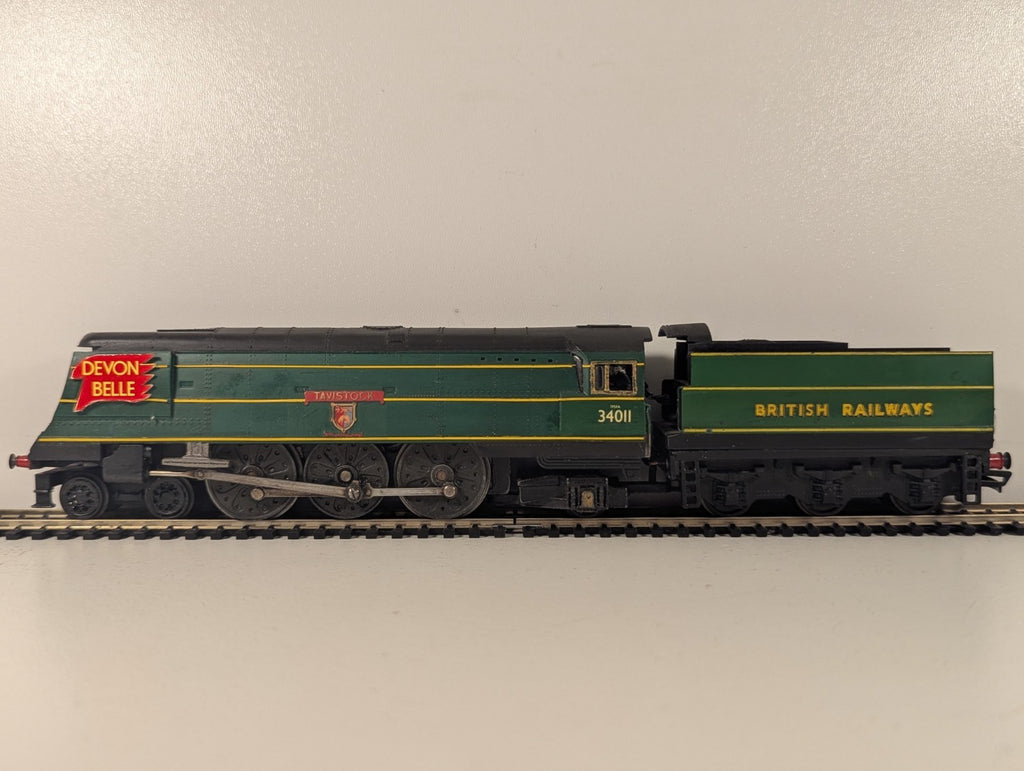 Hornby OO Gauge West Country Class 'Tavistock' Locomotive 34011 BR Green