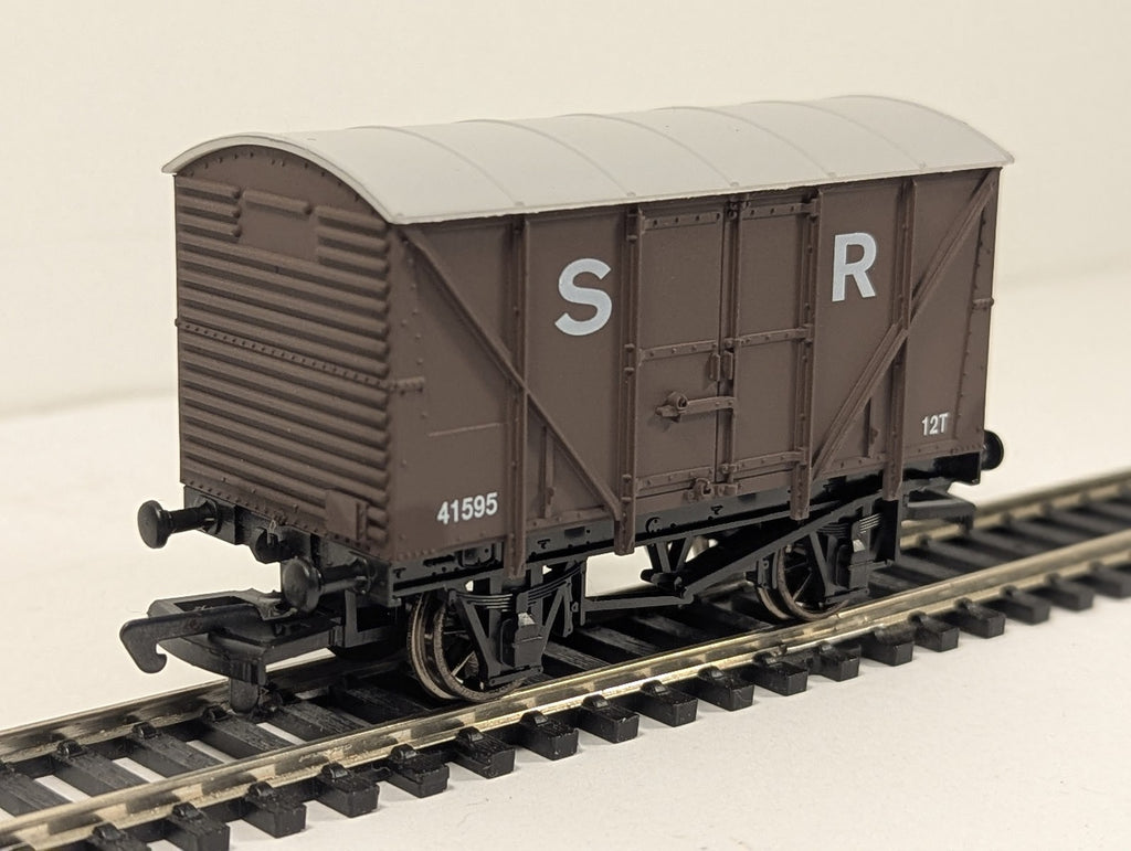 Dapol OO Gauge SR Vent Van Goods Wagon 41595 SR Brown B326