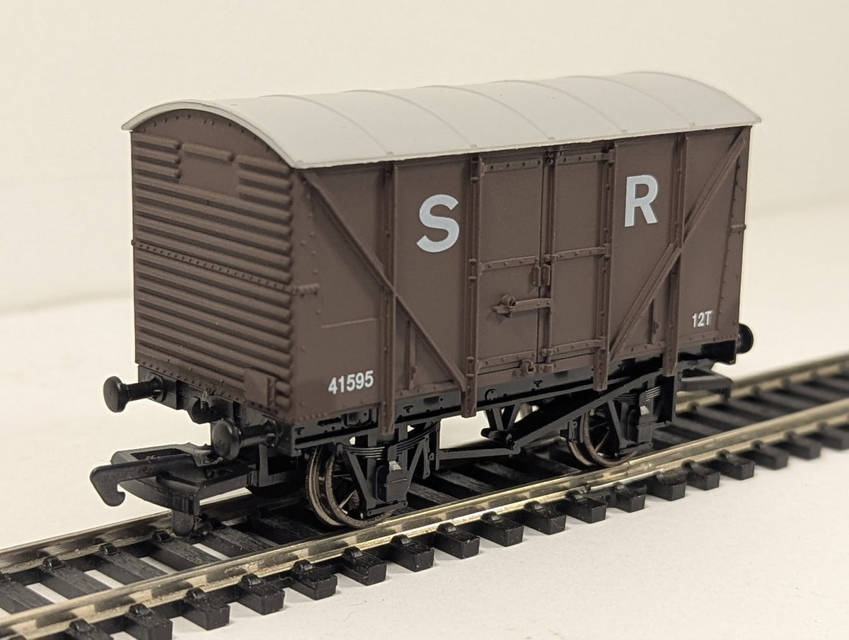 Dapol OO Gauge SR Vent Van Goods Wagon 41595 SR Brown B326