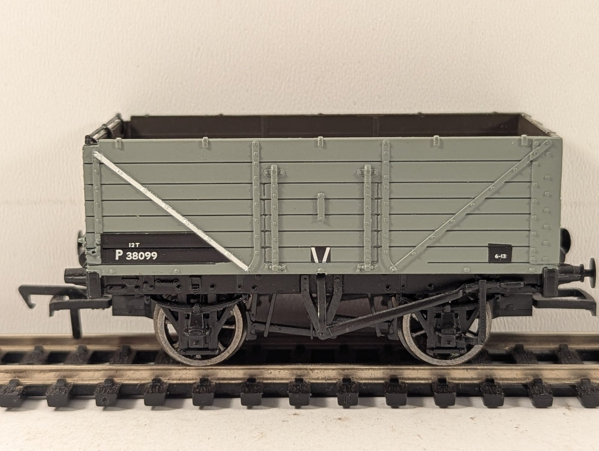 Bachmann OO Gauge 7-Plank Open Wagon Goods Wagon P 38099 BR Grey 37-061