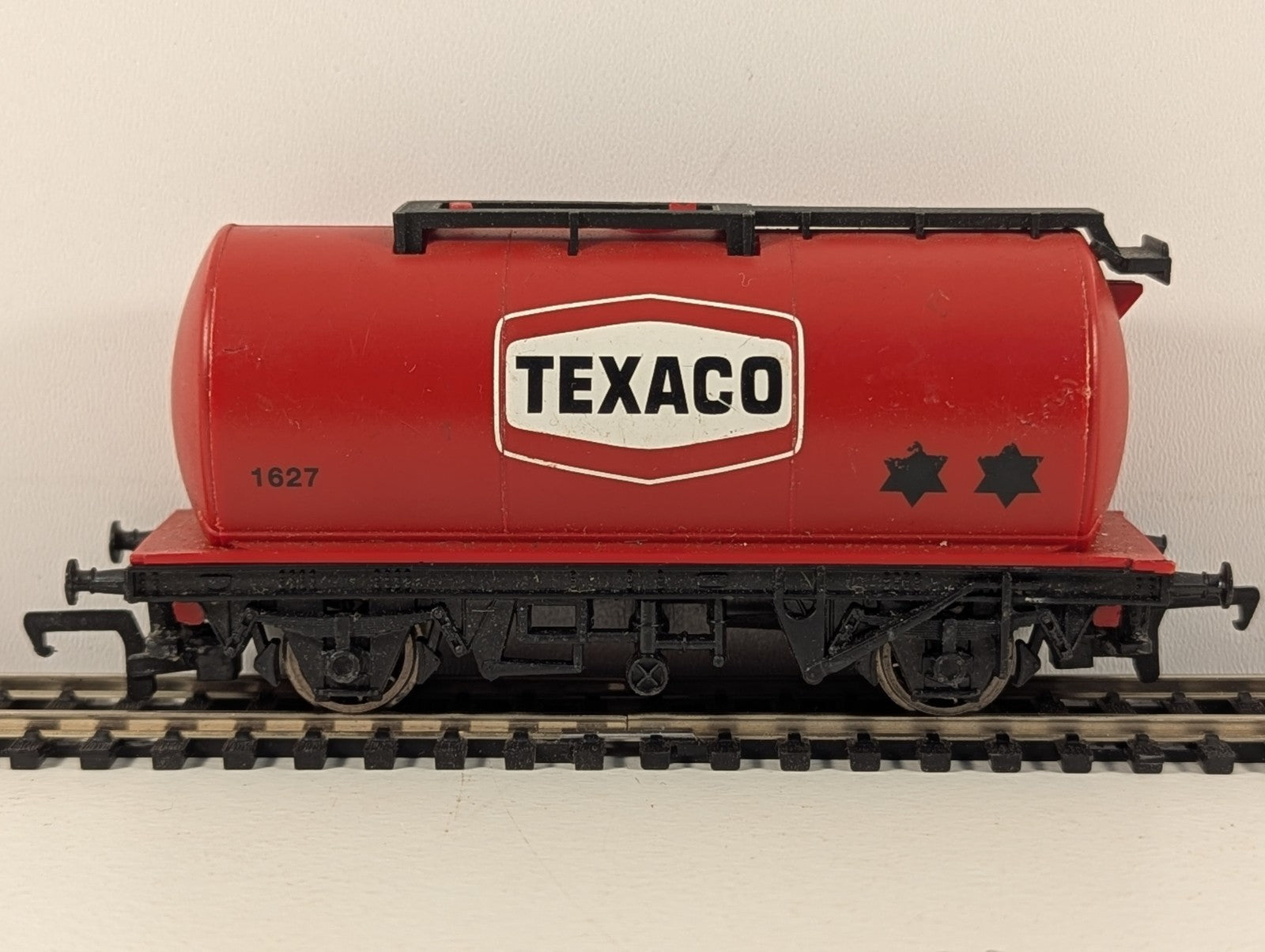 Hornby R231 OO Gauge Red Texaco Tank Wagon Missing Buffer