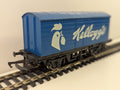 Hornby R222 OO Gauge Kelloggs Closed Van Wagon