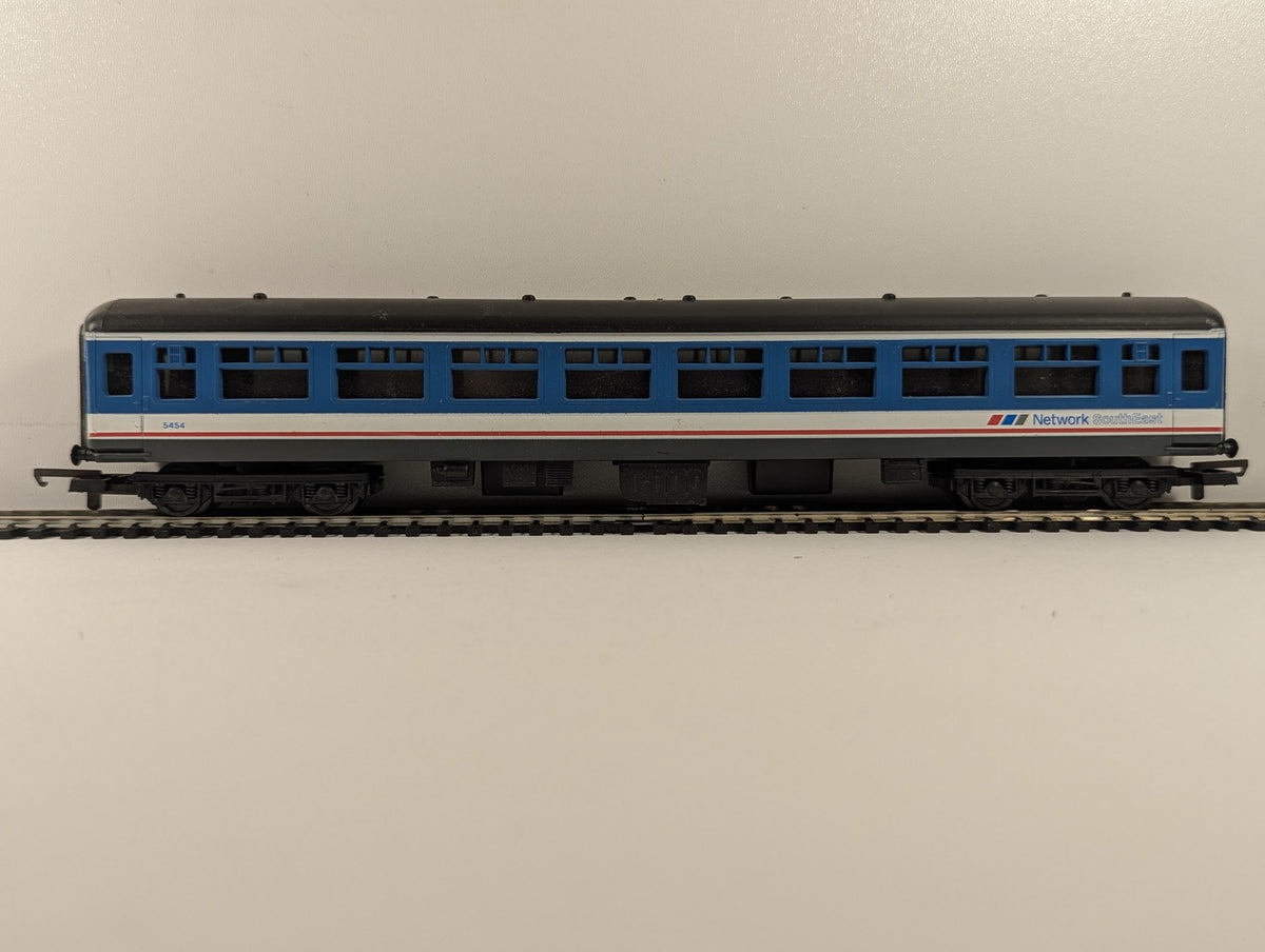Lima OO Gauge BR Mk2 TSO Tourist Second Open Coach Passenger Coach 5454