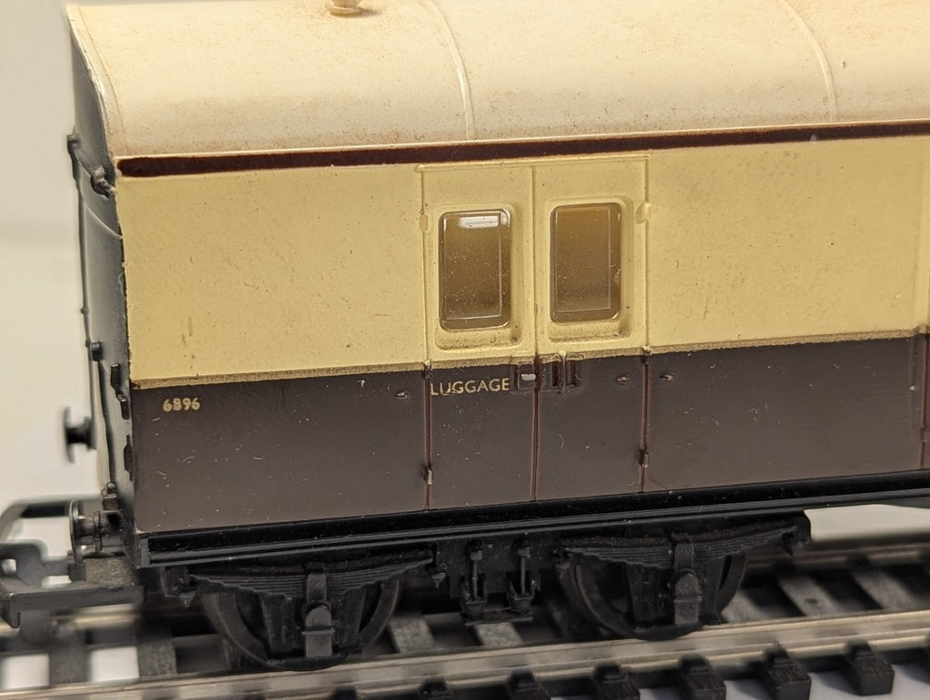 Airfix GWR Suburban B Cornish Riviera Baggage Coach OO Gauge