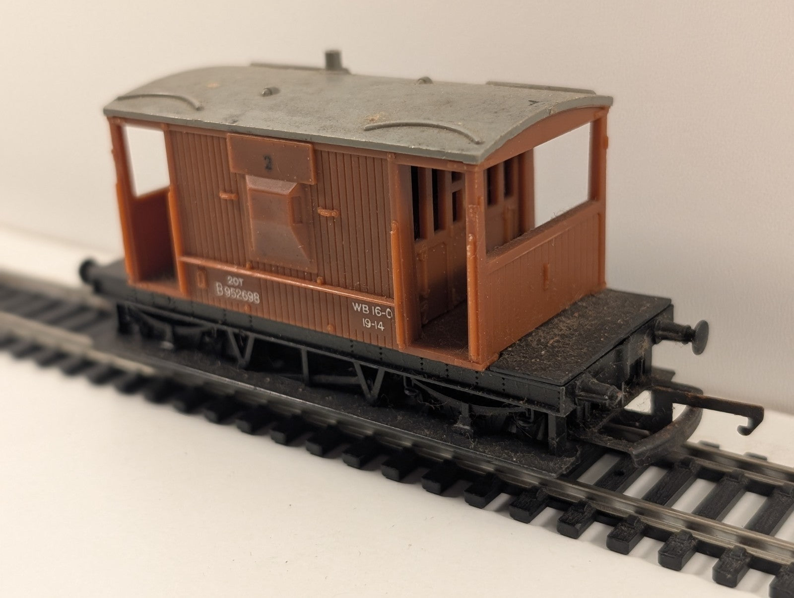Hornby BR 20T Brake Van – Brown Livery – OO Gauge