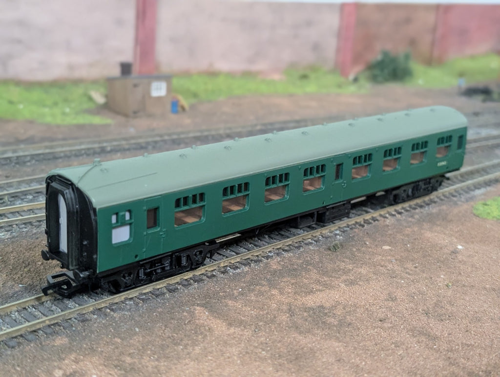 Replica Railways OO Gauge BR Mk1 SK Corridor Coach S25942 Green
