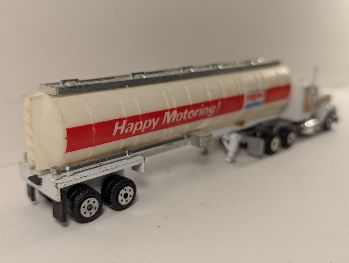 Road Champs Mack Super-Liner Exxon Tanker Truck Die-cast Model Truck