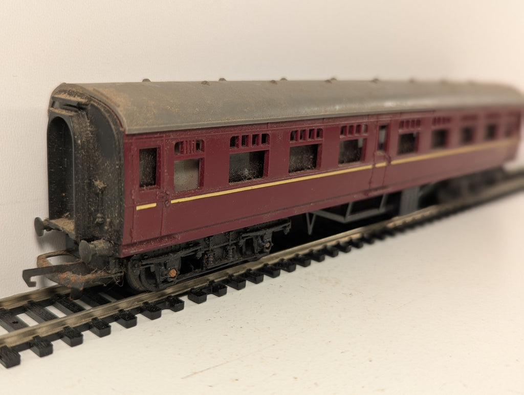 Tri-ang Mainline OO Gauge BR Maroon Composite Coach