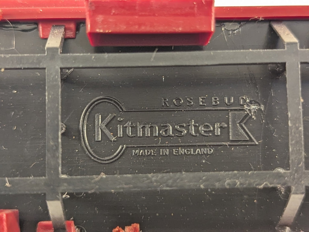 Kitmaster BR Mk1 Corridor Composite Coach OO Gauge - Missing Buffer Heads