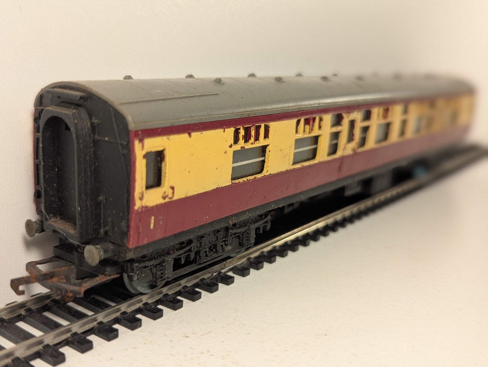 Tri-ang OO Gauge BR Composite Coach Passenger Coach 15865 BR Crimson