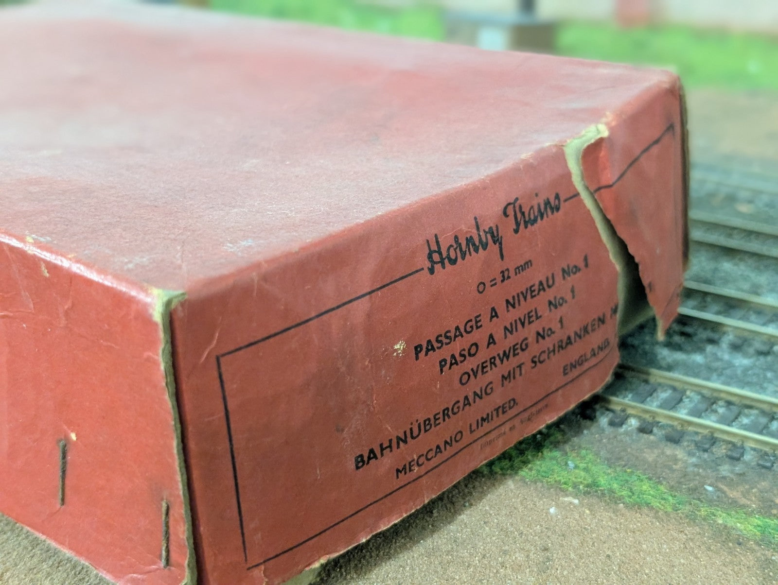 Hornby Trains '0' Gauge No 1 Level Crossing.(42320) Boxed.