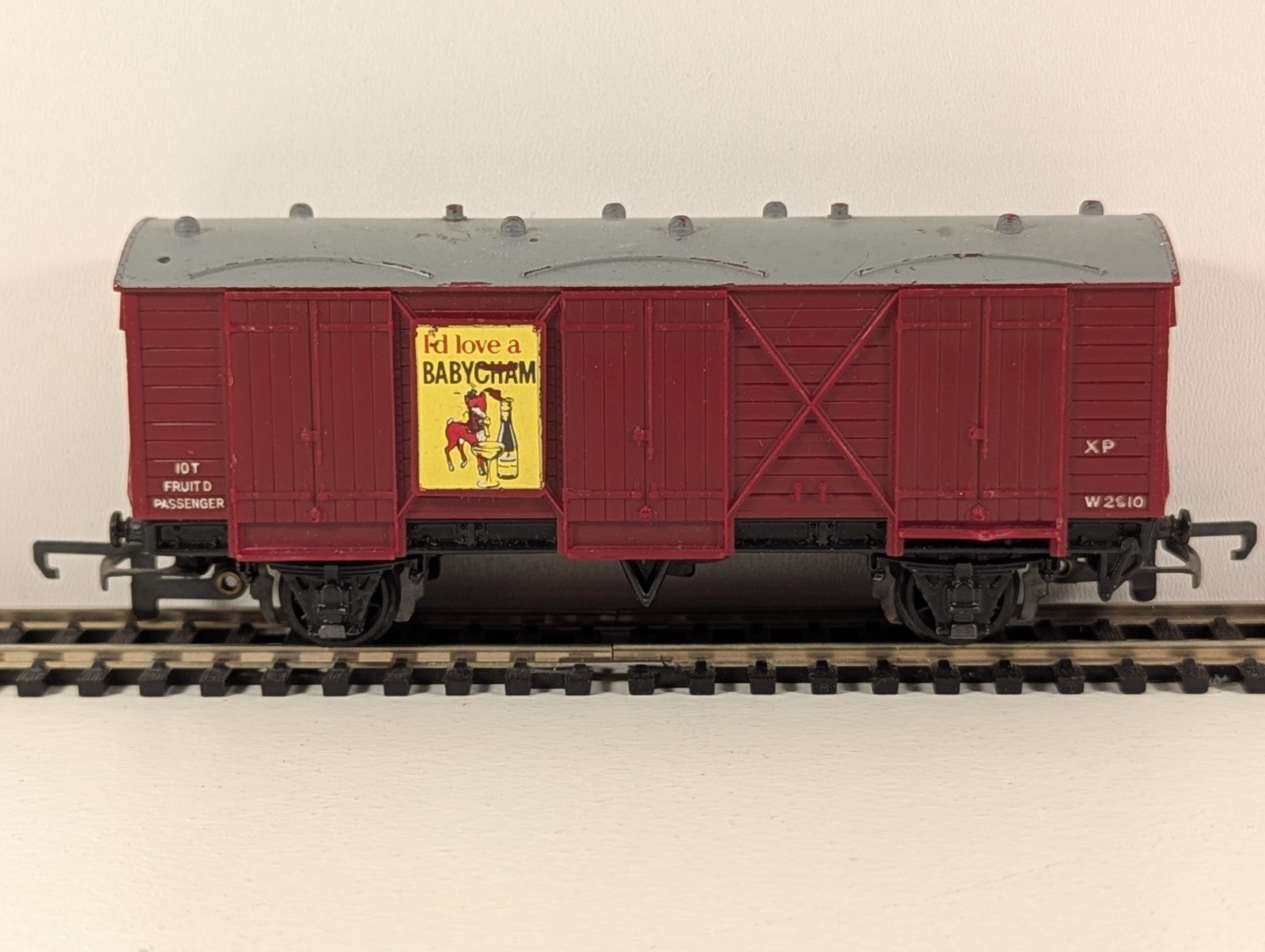 Wrenn W4305P GWR Passenger Fruit D Van – OO Gauge