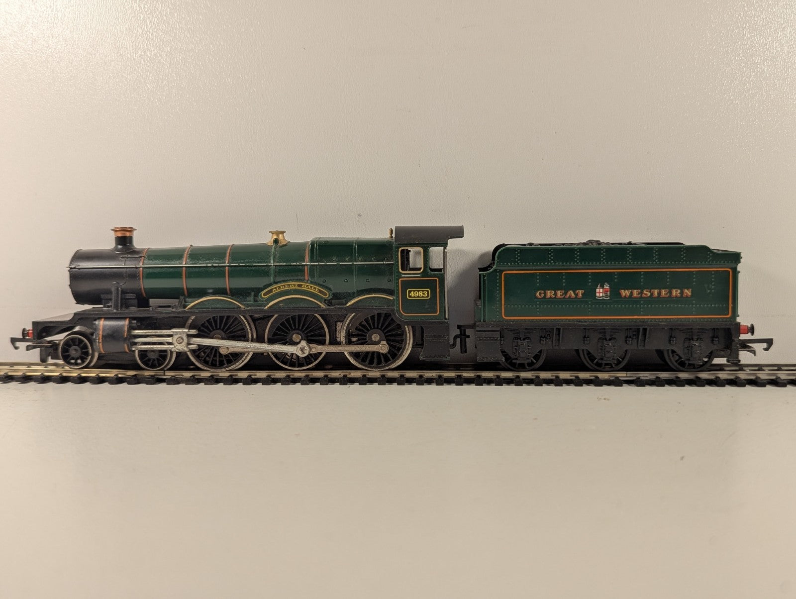 Hornby OO Gauge Class 4900 Albert Hall steam locomotive 4983 in GWR green livery on a model railway track