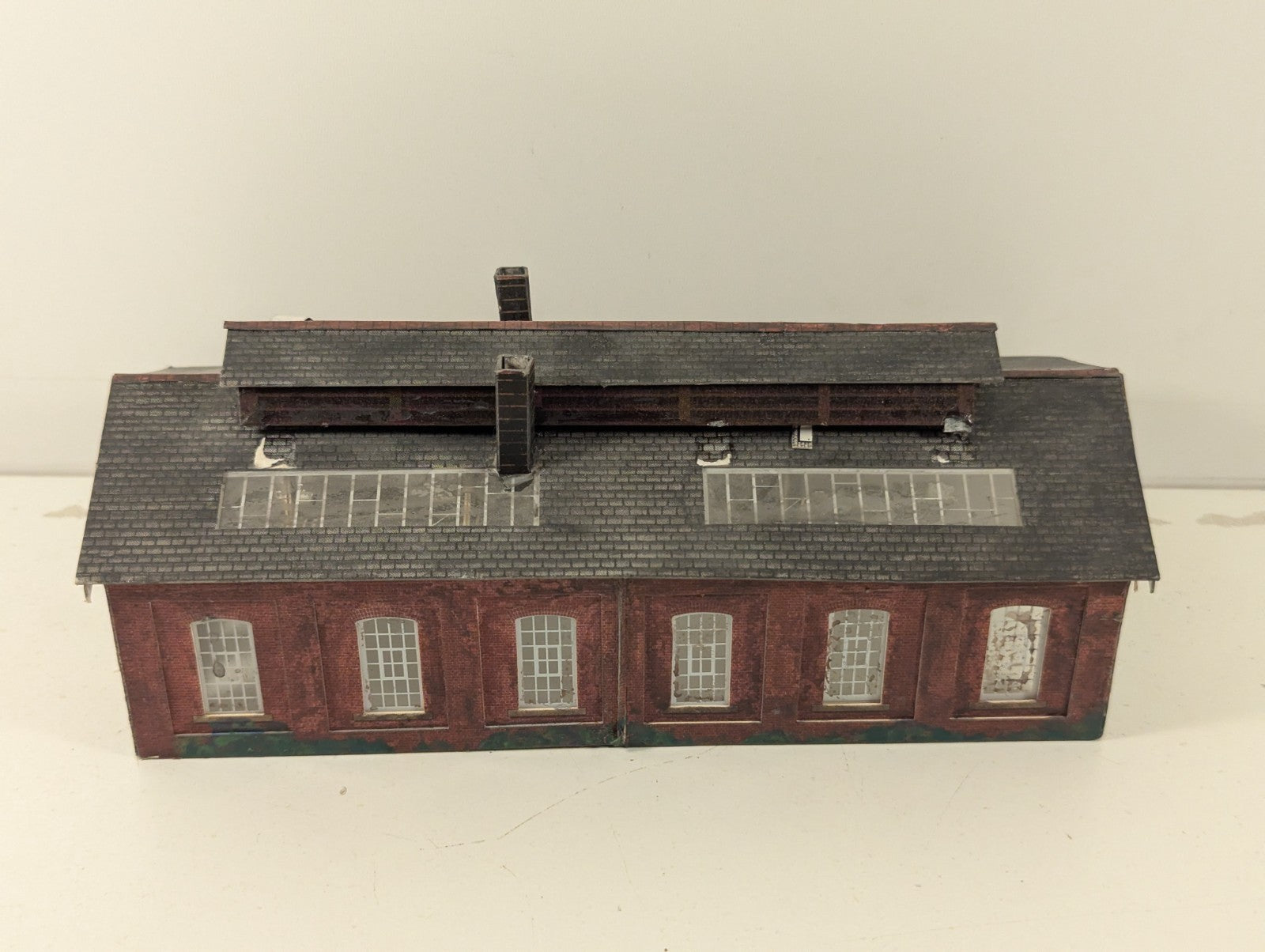 Metcalfe N Gauge Double Track Engine Shed - Damaged & Weathered